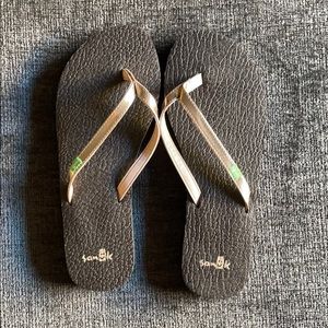 NEVER WORN SANUK SANDALS